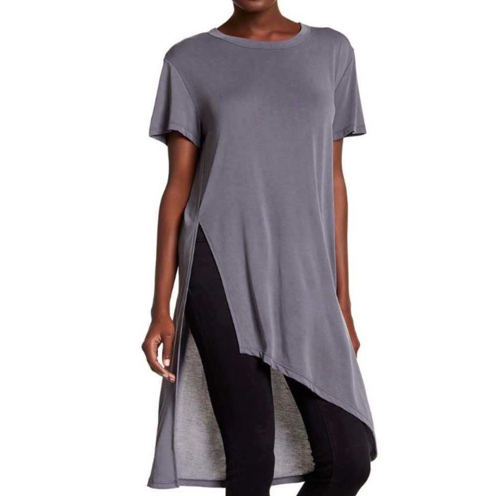 Lush Short Sleeve Side Slit Gray Tee - Size Small